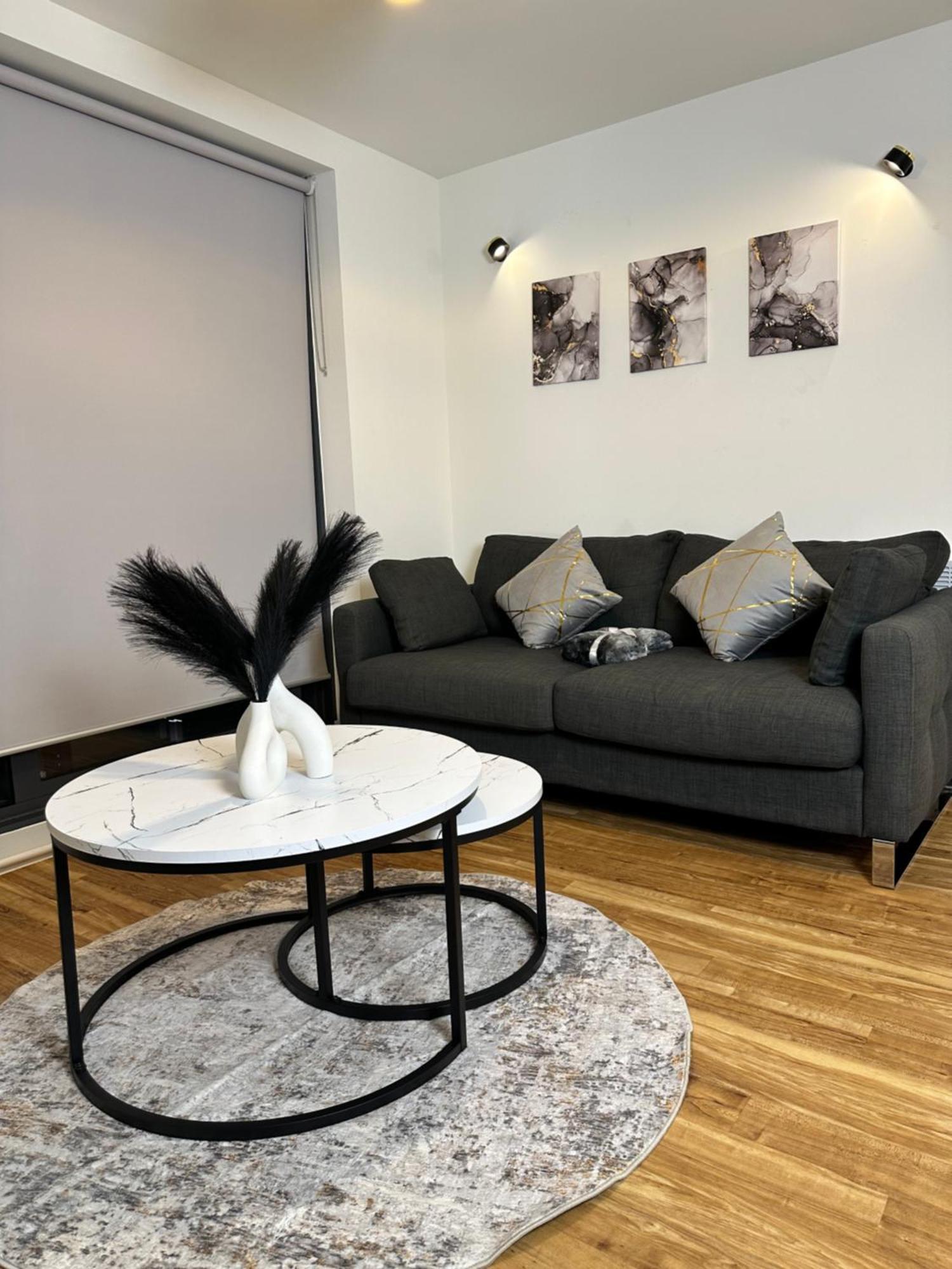Luxury 2-Bed High-Rise In Manchester With Parking 외부 사진