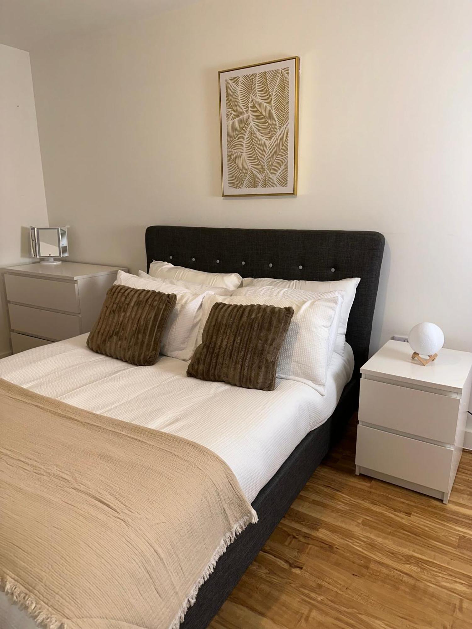Luxury 2-Bed High-Rise In Manchester With Parking 외부 사진