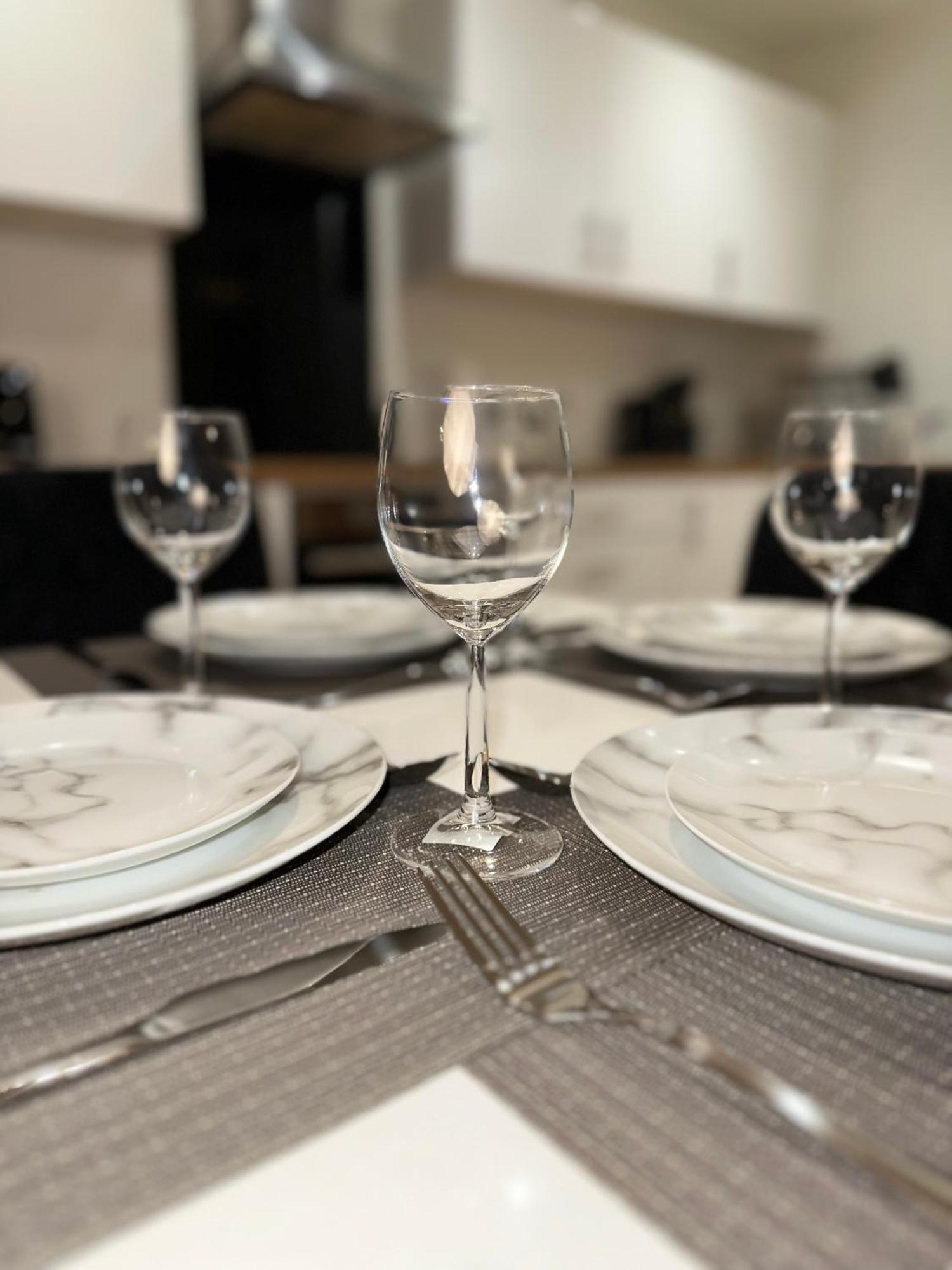 Luxury 2-Bed High-Rise In Manchester With Parking 외부 사진