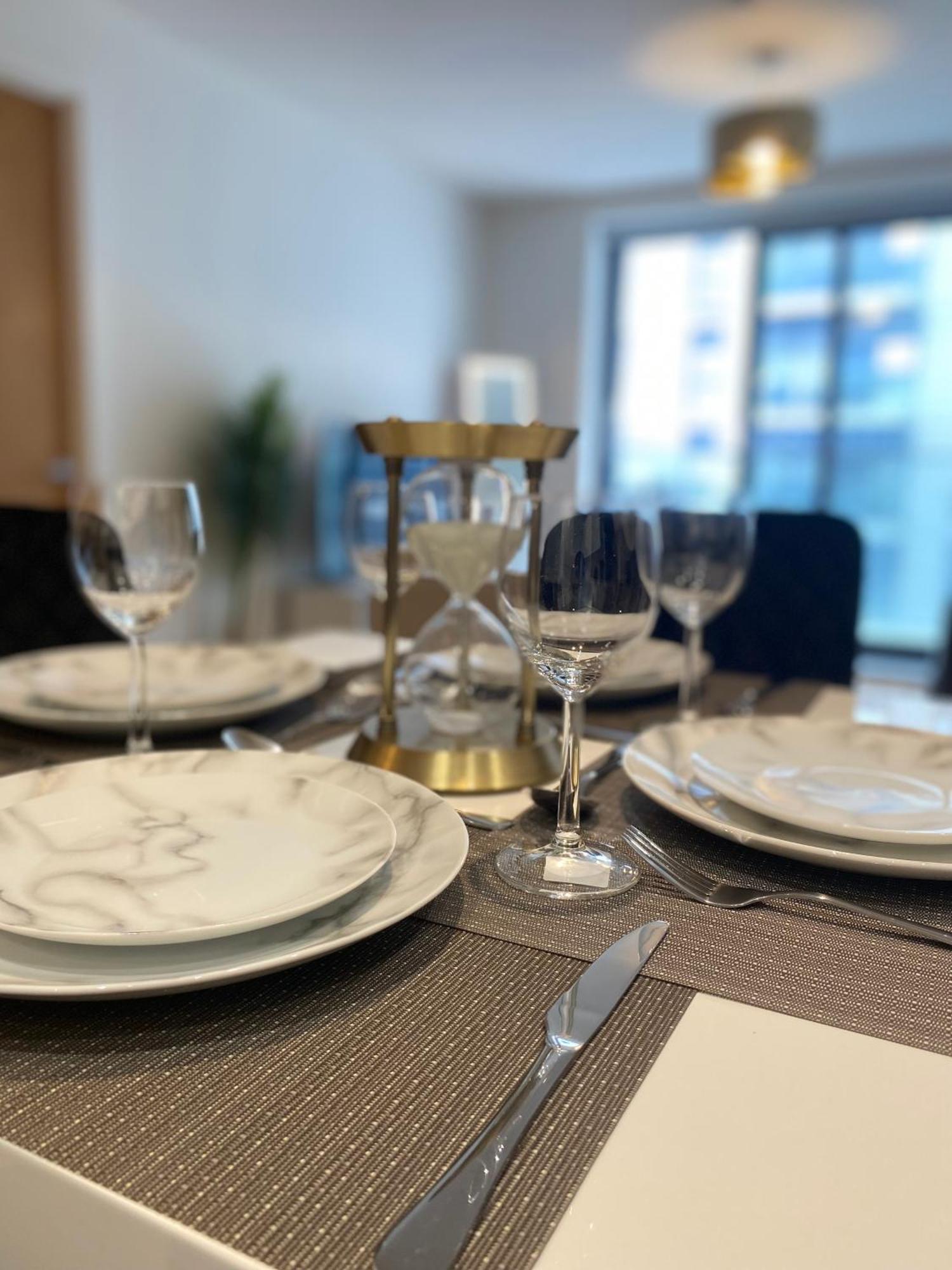Luxury 2-Bed High-Rise In Manchester With Parking 외부 사진